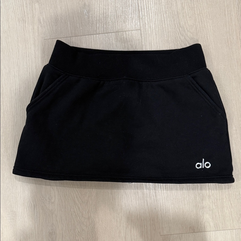 ALO Yoga Black Sweatshirt material Skirt with built in shorts underneath.